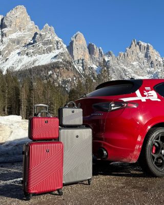 ✈️ Kolekce MILANO – elegance, která vás doprovází na každé cestě! Minimalistický design, prémiové materiály a pohodlí v...