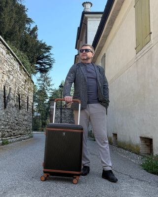 👑 Napoli ✨🧳 Luxus, který pocítíš ještě před odjezdem 💫 Kolekce BERTOO Napoli 🇮🇹💚🤍❤️ spojuje elegantní italský design,...