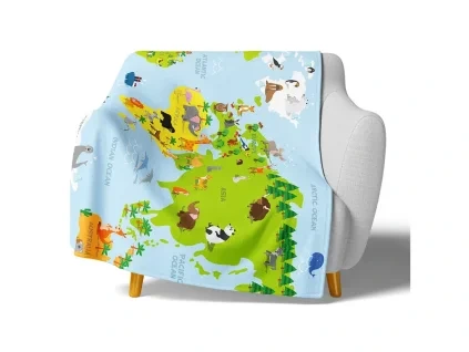 44233 1 detska deka mapa zvirat 150x200 na kresle