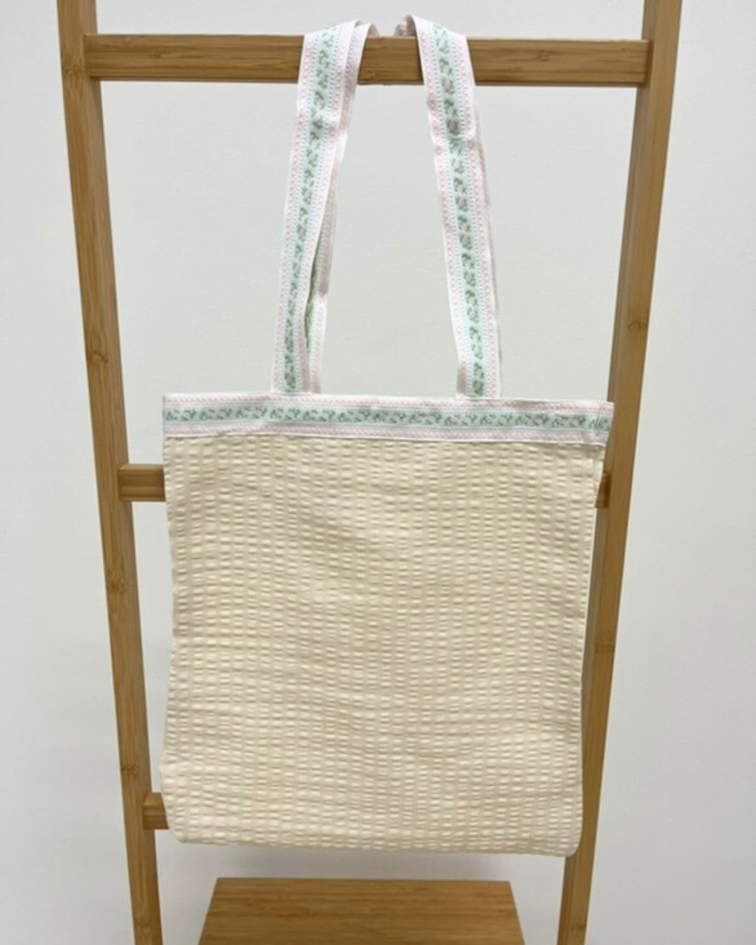 B.E.S. - Petrovice, s.r.o. Látková taška - 31x33cm - vzor Béžová s lemem růžiček