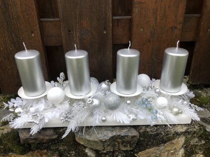 Adventní svícen stříbrné svíčky