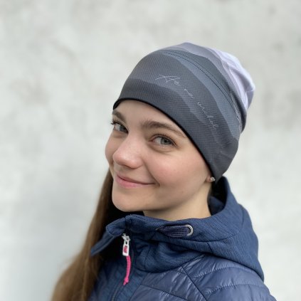 sportovní čepice černobílá