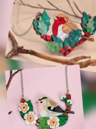 Kouzelní obyvatelé našich zahrad u letí 😊 co jim říkáte? ❤️