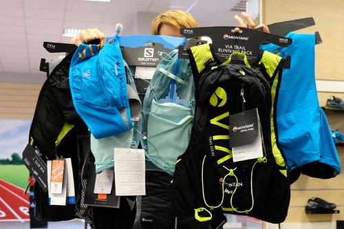 Jak správně vybrat běžecký batoh a vestu 