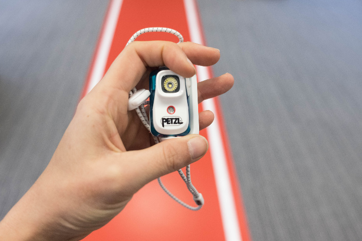 Recenze Petzl Bindi: maličká čelovka na velké závody