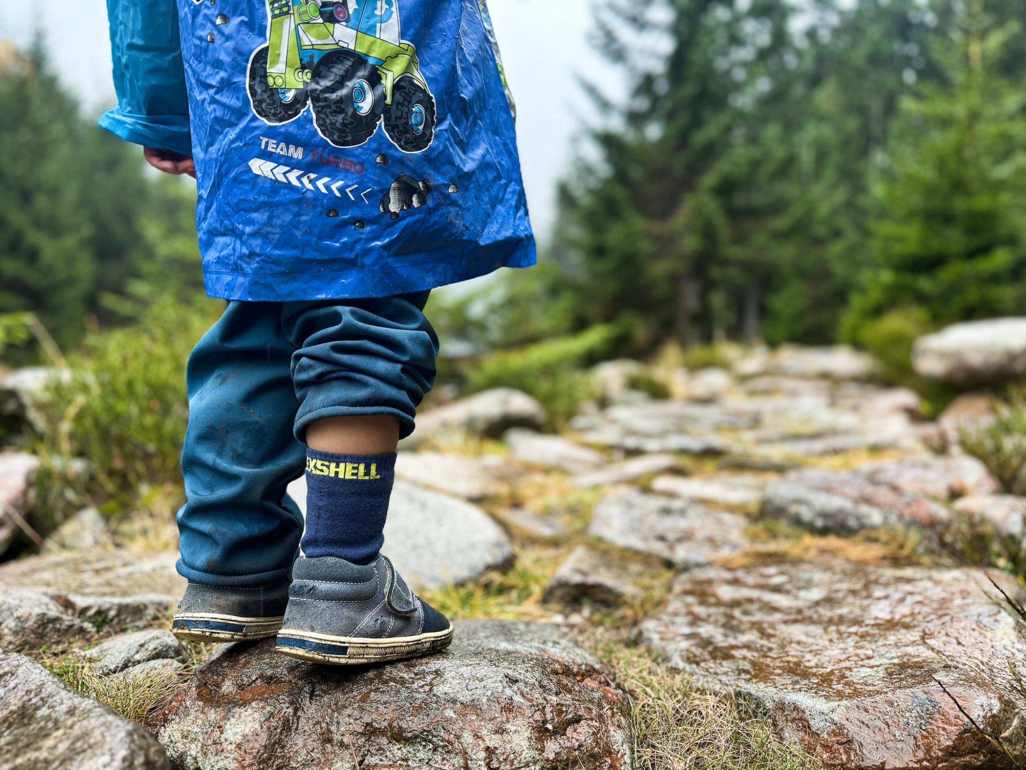 Tajný trik jak udržet dětské nohy v suchu: DexShell nepromokavé ponožky