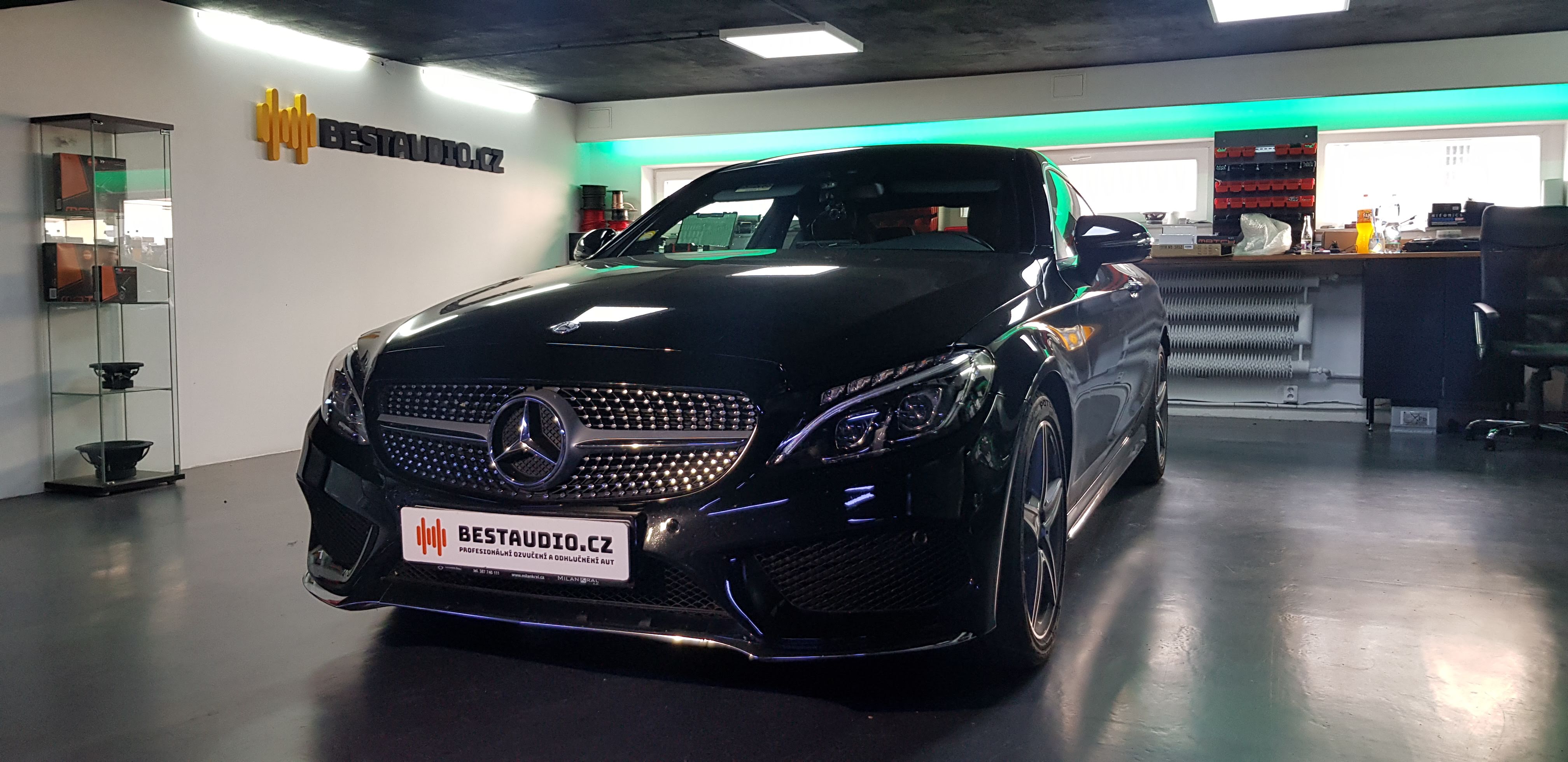 Mercedes C Coupe – kompletní výměna reproduktorů a subwooferů + instalace zesilovače