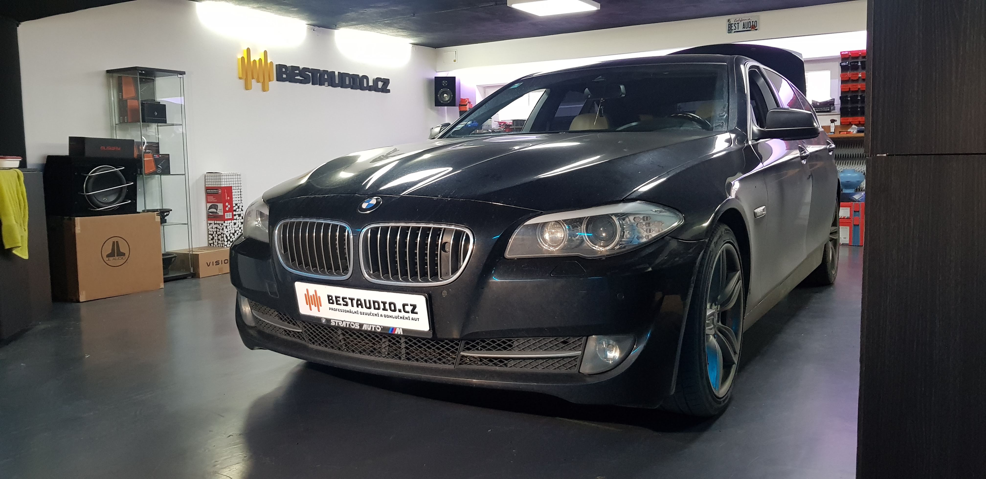 BMW 5 (F10) – upgrade nejvyššího sound systému LOGIC 7