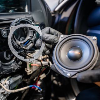 Nezastavíme se před ničím! 💪 Do Mercedesu CLS 2020 se nám (pravděpodobně) jako jediným na světě podařilo namontovat repro...