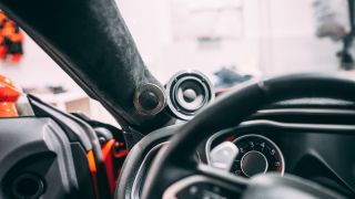 Ultimátní zvukový zážitek - náš showcar DODGE CHALLENGER. Přesvědčte se sami na vlastní uši. Věříme, že ukázaná platí....