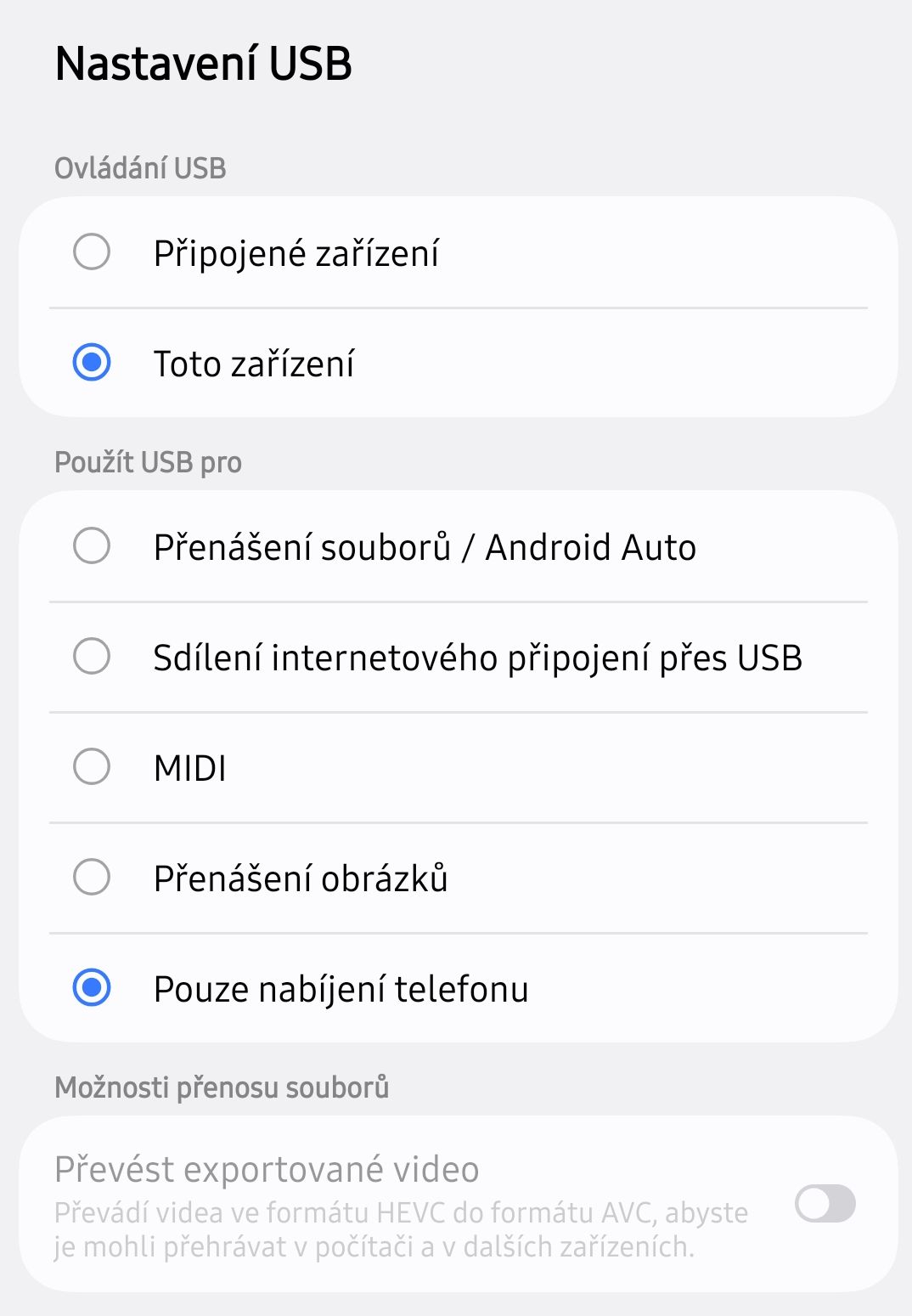 Obrazovka Nastavení USB na telefonu Samsung Galaxy Z Fold 7 s vybranou volbou Pouze nabíjení telefonu a dostupnou volbou Přenášení souborů