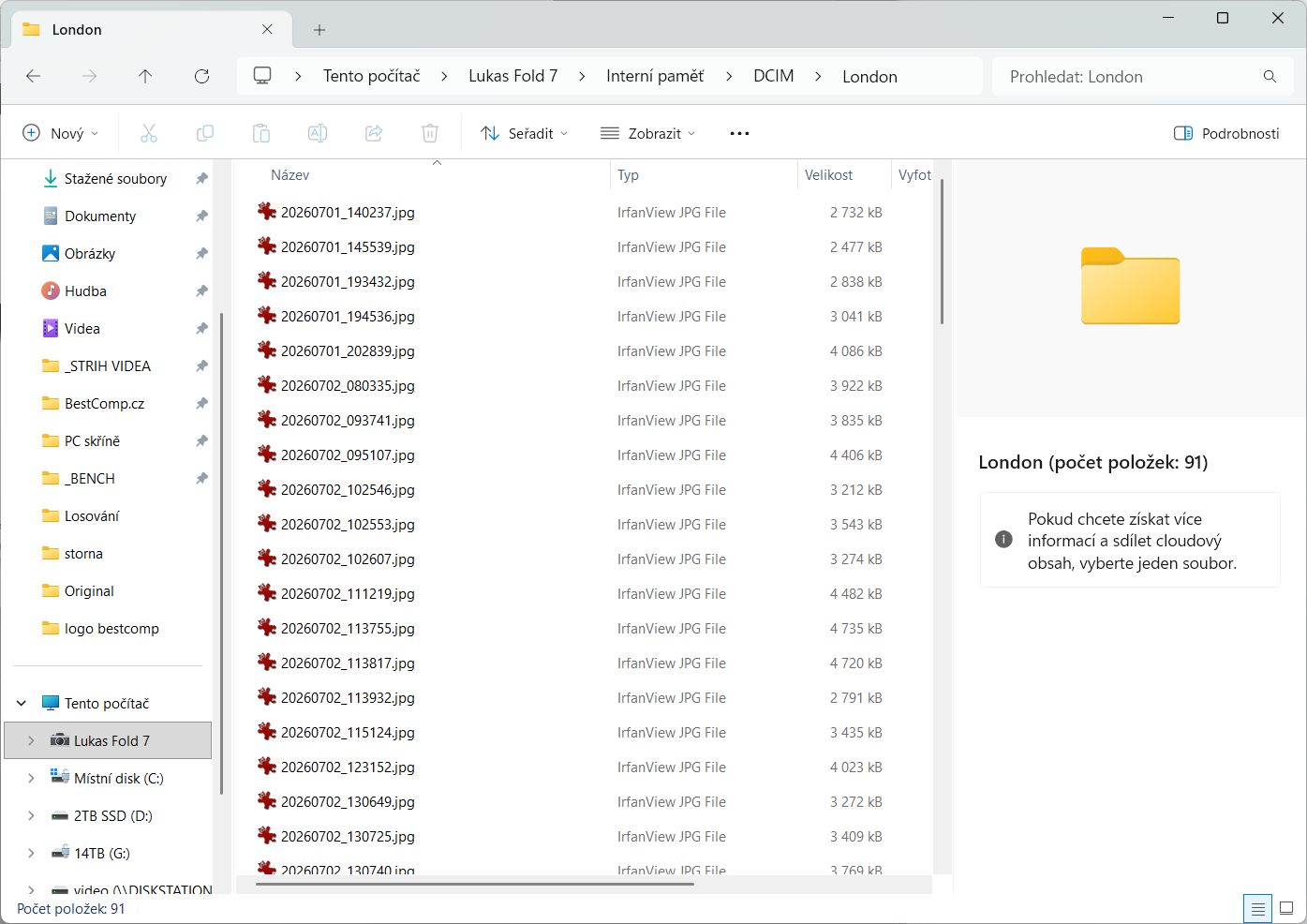 Průzkumník souborů ve Windows 11 zobrazuje připojený telefon Lukas Fold 7 a otevřenou složku DCIM s fotografiemi ve formátu JPG