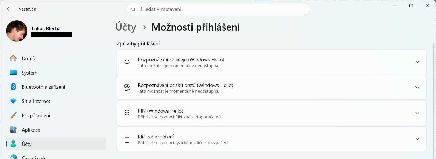 Windows 11, přepínač pro povolení přihlášení k účtům Microsoft jen přes Windows Hello v poloze zapnuto