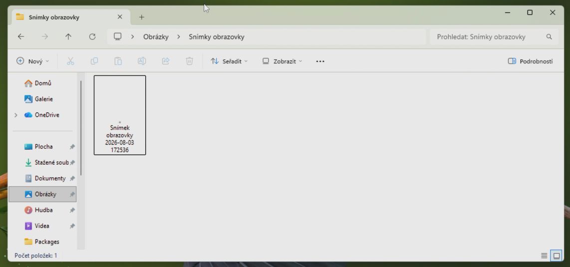 Průzkumník souborů Windows otevřený ve složce Obrázky a podsložce Snímky obrazovky s uloženými snímky ve formátu PNG