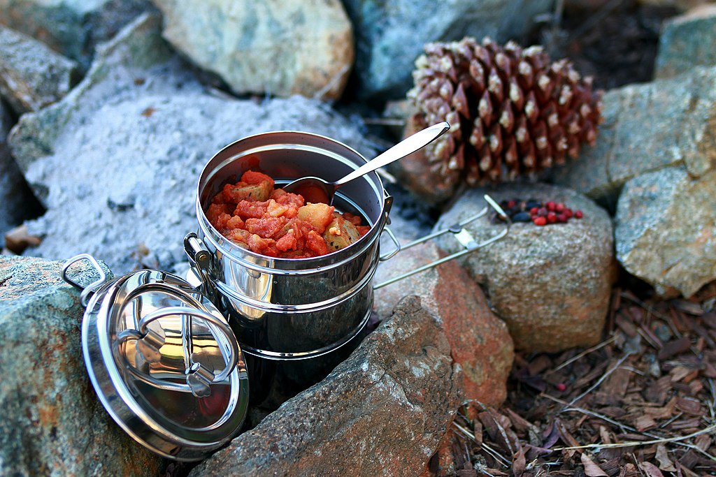 1024px-Camping_food_outdoor