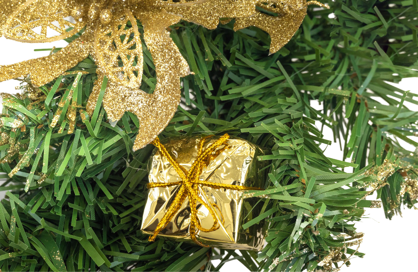  Božični okrasek - božični venec z zlatimi dodatki 