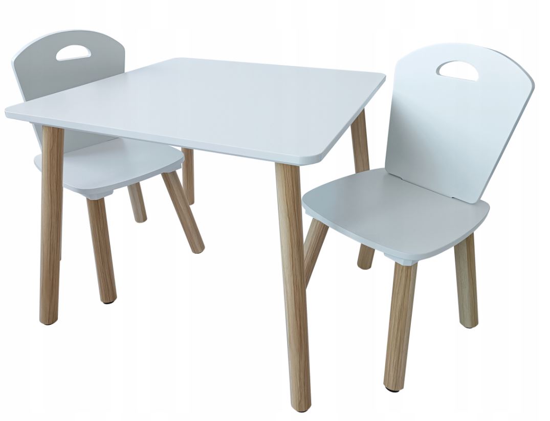 otroška lesena miza in stoli