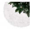 biely koberec pod vianočný stromček