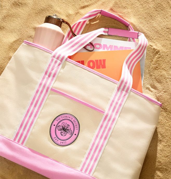 🛍️ AUKCIA – cenu tejto tašky určujete Vy! 🛍️ LOT: Victoria’s Secret Canvas Tote Bag 💗 ✔️ Elegantný krémovo-ružový dizajn s...