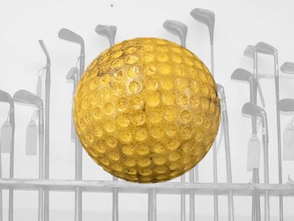 Historický golfový míček.