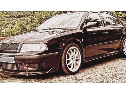 Octavia 1 - Boční lišty pod prahy Černý lesk univerzální 2ks