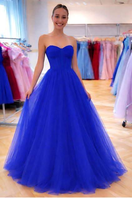 Modré třpytivé plesové šaty s nadýchanou bohatou sukní na maturitní ples