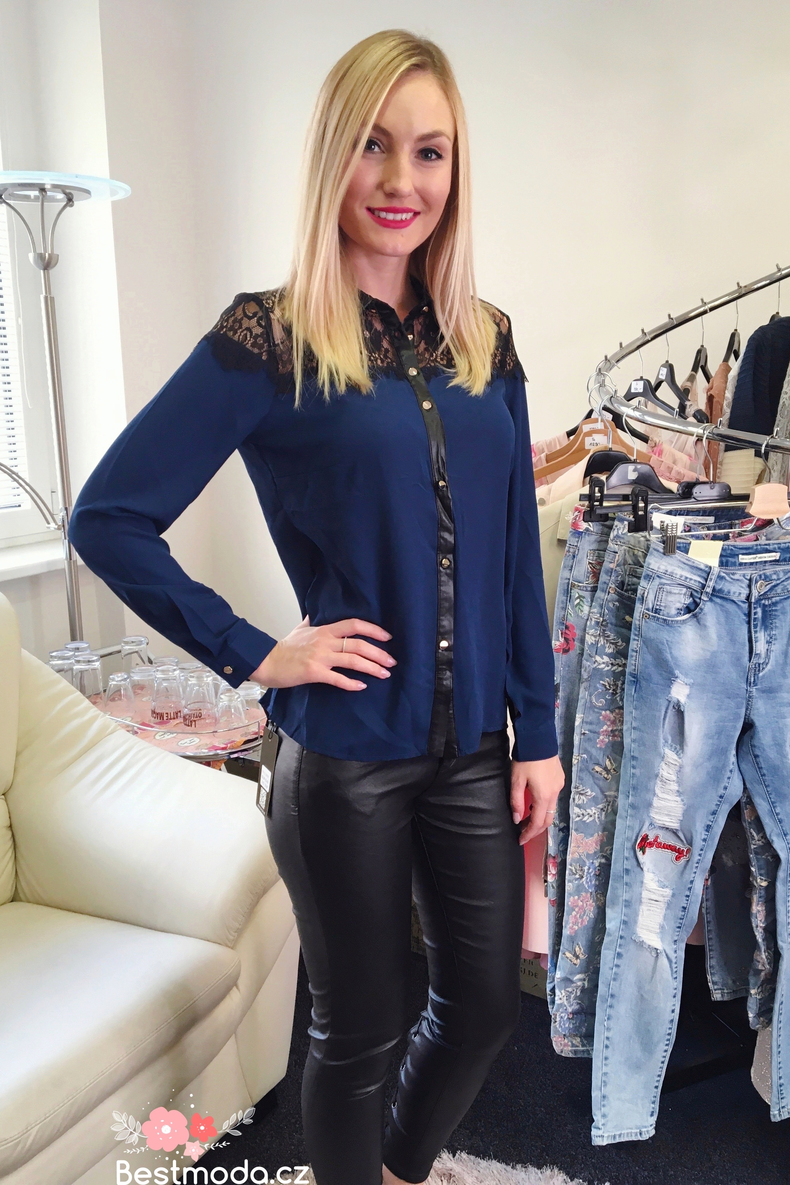 Modrá košile / halenka s krajkou Barva: Modrá, Velikost: M