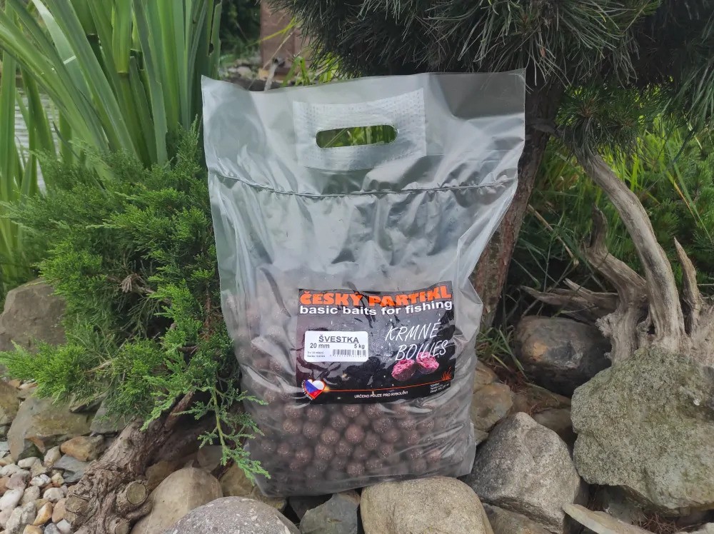 Český Partikl Krmné boilies 5kg 20mm - ŠVESTKA