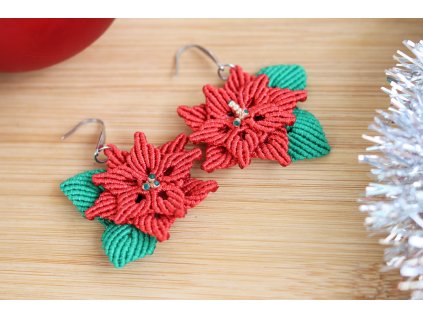 Vianočná ruža - ručne robené macramé náušnice