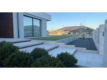 Betónová platňa na levitujúce schody 60x180 cm pre moderné schodiskové riešenia