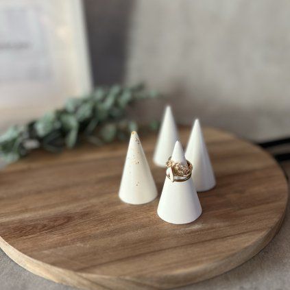 stojanek na prstynky bila uni nd