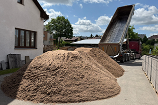 Když se naváží písek… musí být korba jako ze škatulky 🧼🚛