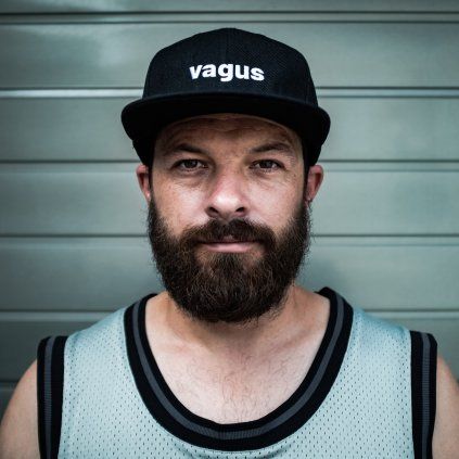 906 8 ksiltovka vagus snapback cerna