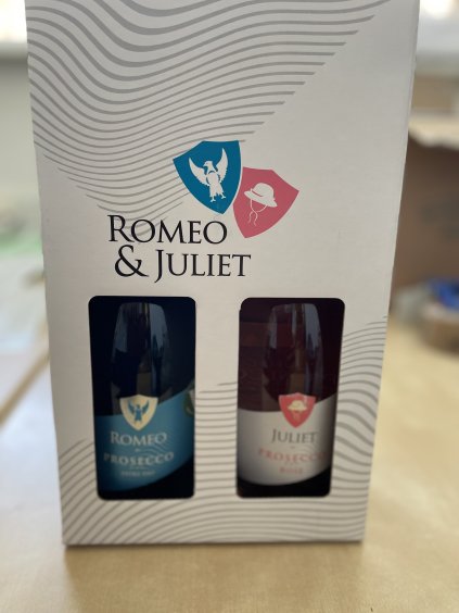Dárkové balení  PROSECCO ROMEO DOC a  RŮŽOVÉ PROSECCO DOC  JULIET extra dry , Šumivé víno, vinařství Colli Vicentini, 2x 0,75l  v kazetě
