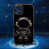 Astronaut kryt se stojánkem na iPhone 7 / 8 / SE 2020 / SE 2022 - černý