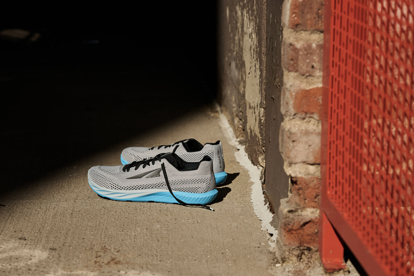 S25_DowntownDenver_EscalanteRacer2_Mens_Grey-Blue_AL0A85NG_242_0014-medium