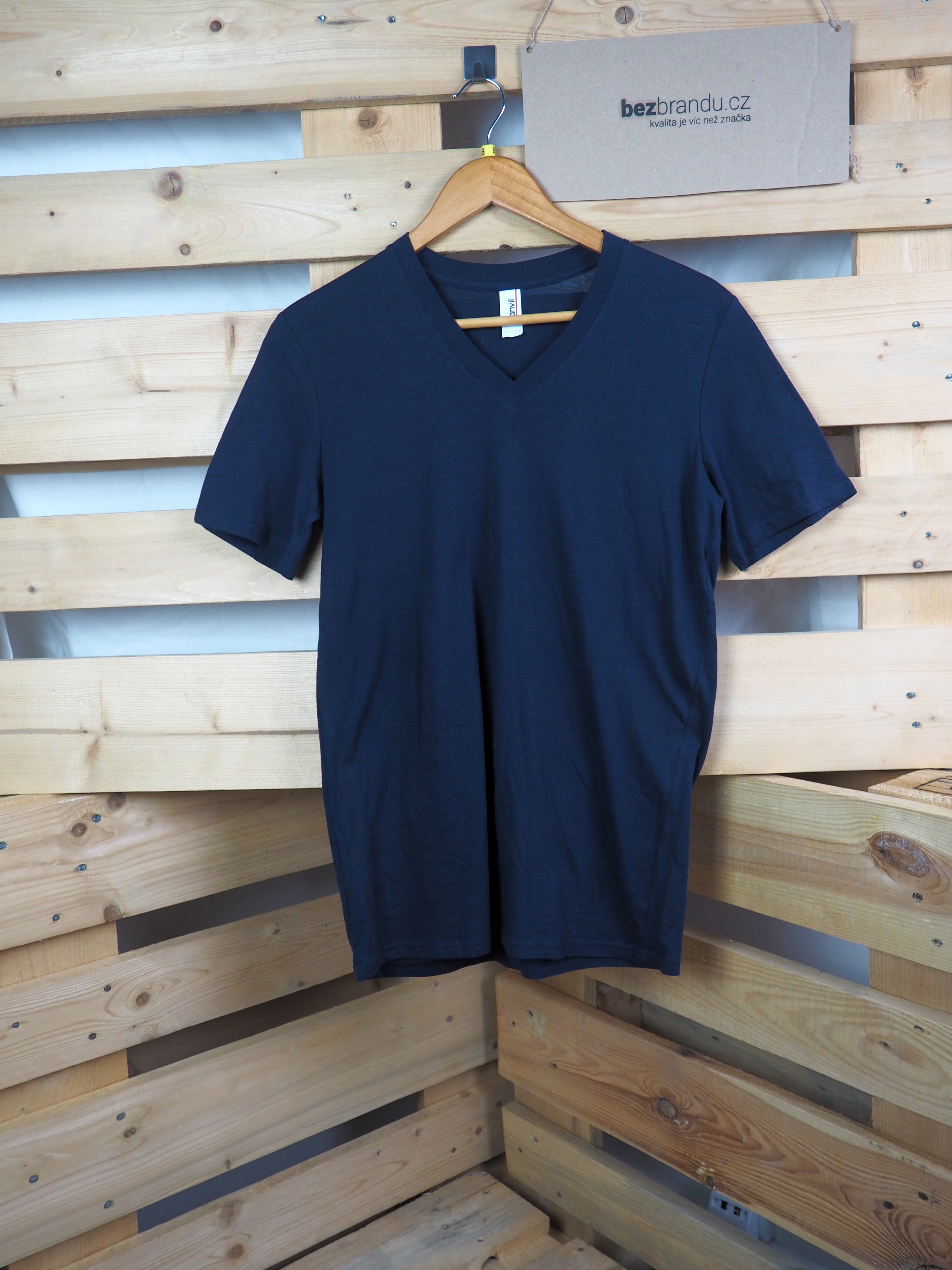 Unisex tričko s výstřihem do V - tmavě modré Velikost: L