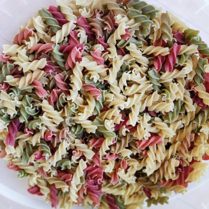 Barevné fusilli