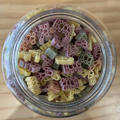 Semolinová barevná autíčka