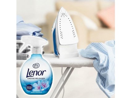 Lenor tekutá žehlička s rozprašovačem s vůní jarní probuzení 500ml