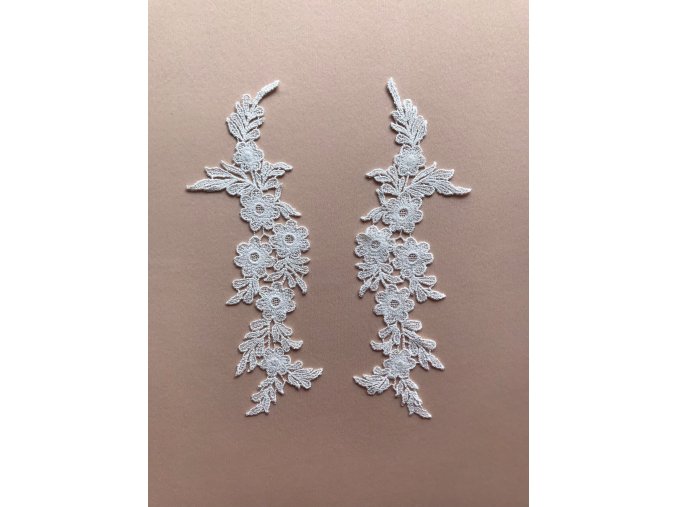 Krajková aplikace ivory