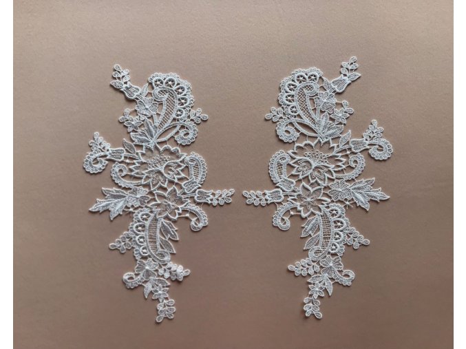 Krajková aplikace ivory