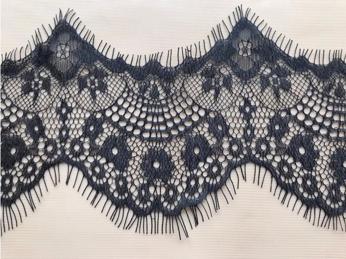 Krajkový lem typu "Chantilly" 11cm/3m