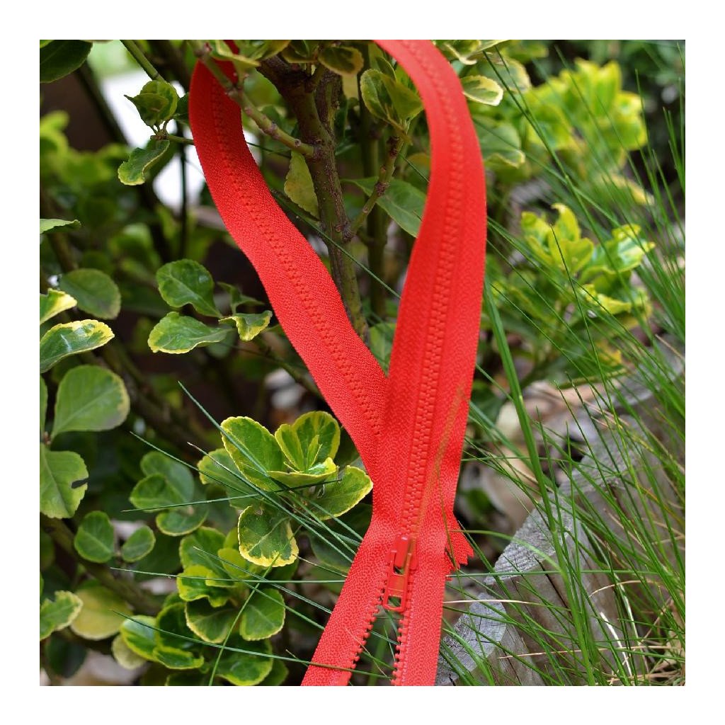 nedělitelný kostěný zip YKK - 50 cm, červená