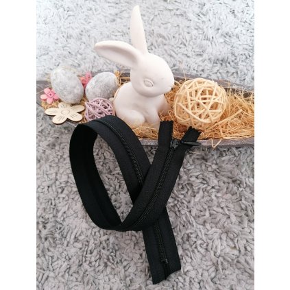 nedělitelný spirálový zip YKK, vel. 3 - 40 cm, černý s úzkým jezdcem