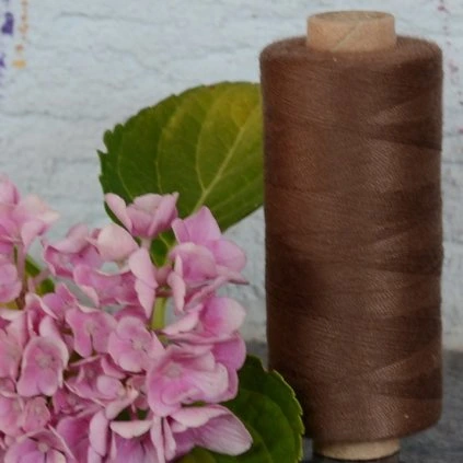 niť návin 1000 m čokoládově hnědá