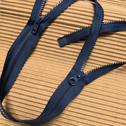 YKK kosteny zip tmave modry dva jezdci 75 cm biaska