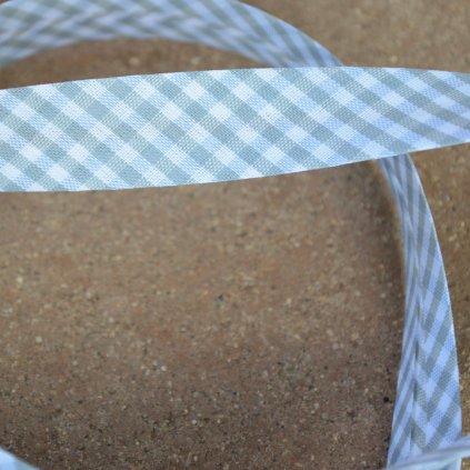 0,5 m šikmý proužek kostičky šedobílé 18 mm (bavlna/polyester)