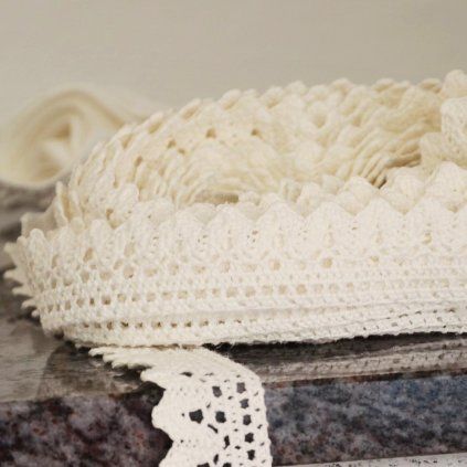 0,5 m bavlněná krajka ivory 2,5 cm