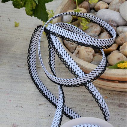 0,5 m paspule černobílé korálky 12 mm